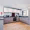 Bridgewater House by Truestays - NEW 3 Bedroom House in Stoke-on-Trent