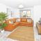 Ivory House by Truestays - 3 Bedroom House in Stoke-on-Trent