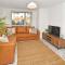 Ivory House by Truestays - 3 Bedroom House in Stoke-on-Trent