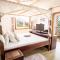 Queens Chateau Boutique Villa