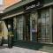 Lark Hotels 907 Main