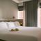 Lark Hotels 907 Main