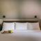 Lark Hotels 907 Main
