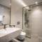 QUARTZ Luxe 1-Bed at Nobles Tower, Near Downtown