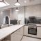 QUARTZ Luxe 1-Bed at Nobles Tower, Near Downtown