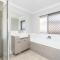 Ideal for Tradies and Nurses