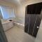 Quiet court easy stroll shops 500 metres from Centro