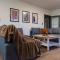 14 beds, 20p, 2 bath-, 1 livingroom