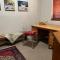 Dottie's charming cottage two bedroom apartment and workspace