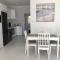 Elegant beachside apt - 1 min walk to Venus beach