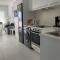 Elegant beachside apt - 1 min walk to Venus beach