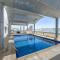 Modern 1-Bed with Scenic Golf Course View