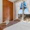 Coral Bay Villa - Sleeps 6 - Pool - Parking