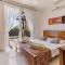 Coral Bay Villa - Sleeps 6 - Pool - Parking