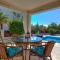 Coral Bay Villa - Sleeps 6 - Pool - Parking