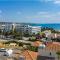 Coral Bay Villa - Sleeps 6 - Pool - Parking