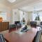 Coral Bay Villa - Sleeps 6 - Pool - Parking