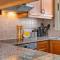 Coral Bay Villa - Sleeps 6 - Pool - Parking