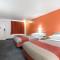 Travelodge by Wyndham Lansing - Lansing