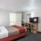 Travelodge by Wyndham Lansing - Lansing