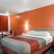 Travelodge by Wyndham Lansing - Lansing