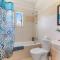 Coral Bay Villa - Sleeps 6 - Pool - Parking