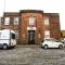 OYO Gin House Hotel