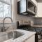 Walk to Niagara Falls. Renovated 3 bed house!