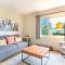 Eclectic Downtown & Cap Hill King bed & Kitchen