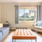 Eclectic Downtown & Cap Hill King bed & Kitchen