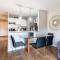 Eclectic Downtown & Cap Hill King bed & Kitchen