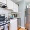 Eclectic Downtown & Cap Hill King bed & Kitchen