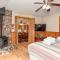 Cub House- Remodeled cabin INSIDE Yosemite with new hot tub and more