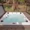 Cub House- Remodeled cabin INSIDE Yosemite with new hot tub and more