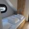 Houseboat 11 direct aan het Sneekermeer