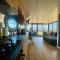 Houseboat 11 direct aan het Sneekermeer