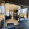 Houseboat 11 direct aan het Sneekermeer