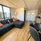 Houseboat 11 direct aan het Sneekermeer