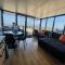 Houseboat 11 direct aan het Sneekermeer