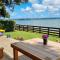 Red Rock Cottage, beachfront luxury