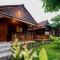 De Gentong Guest House & Cafe By Akasha
