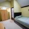 De Gentong Guest House & Cafe By Akasha