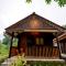 De Gentong Guest House & Cafe By Akasha