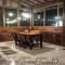 De Gentong Guest House & Cafe By Akasha