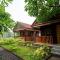 De Gentong Guest House & Cafe By Akasha