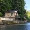 Le chalet bucolique au bord de leau