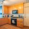 Stylish 1BR HighRise DT, Parking, Pool, Gym, W-D, Golf