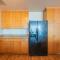 Stylish 1BR HighRise DT, Parking, Pool, Gym, W-D, Golf