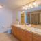 Stylish 1BR HighRise DT, Parking, Pool, Gym, W-D, Golf