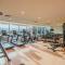 Stylish 1BR HighRise DT, Parking, Pool, Gym, W-D, Golf
